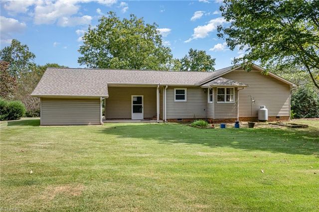 4401 Hollow Hill Road, Kernersville, NC 27284