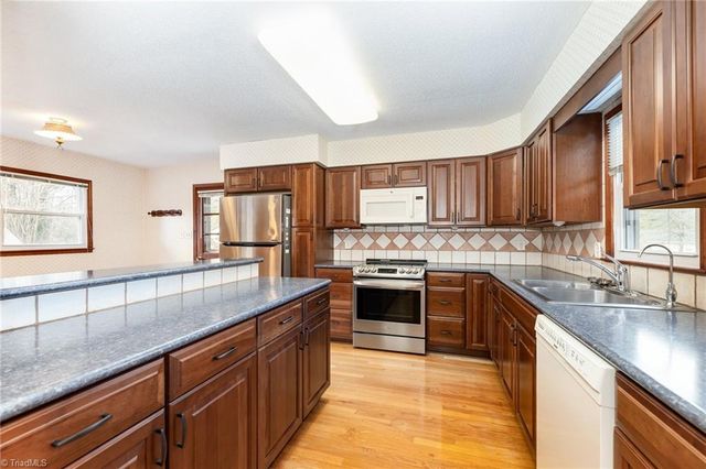 4401 Hollow Hill Road, Kernersville, NC 27284