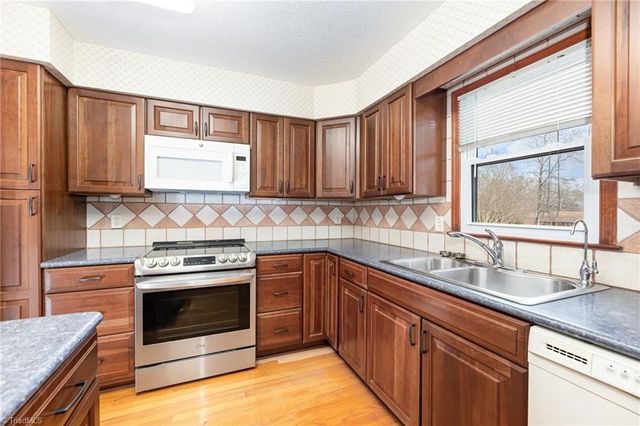 4401 Hollow Hill Road, Kernersville, NC 27284