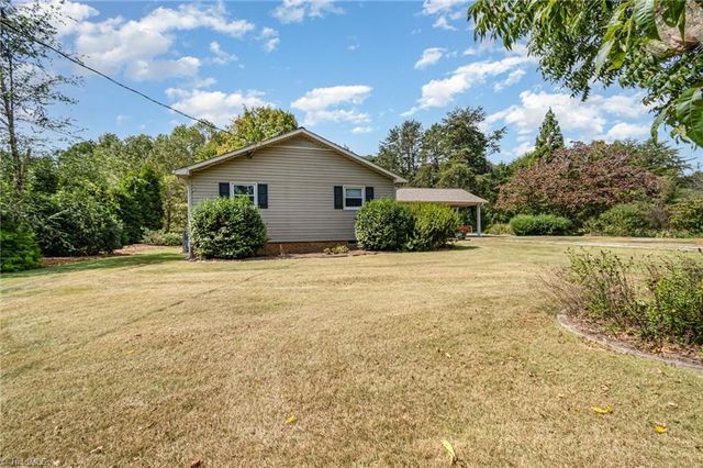 4401 Hollow Hill Road, Kernersville, NC 27284