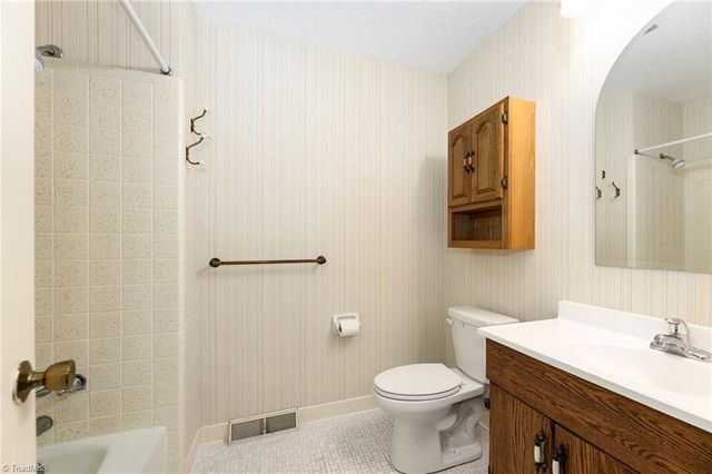 4401 Hollow Hill Road, Kernersville, NC 27284