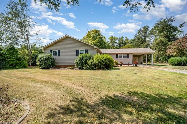 4401 Hollow Hill Road, Kernersville, NC 27284