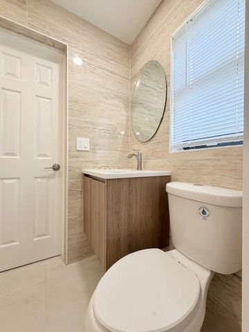 53 NE 16th Place, Fort Lauderdale, FL 33305