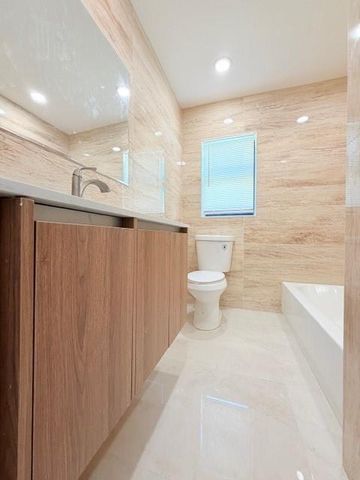 53 NE 16th Place, Fort Lauderdale, FL 33305