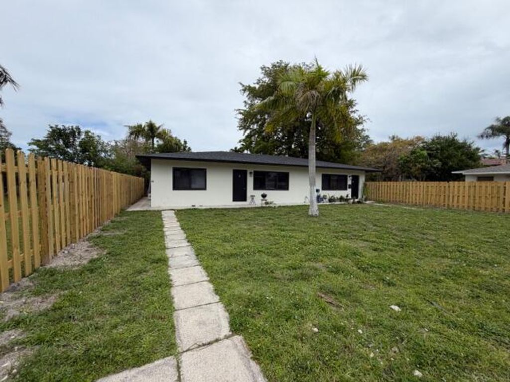 53 NE 16th Place, Fort Lauderdale, FL 33305
