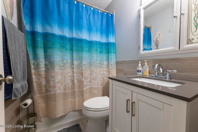 163 Blossom Rd, Louisville, KY 40229