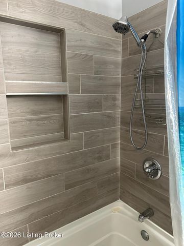 163 Blossom Rd, Louisville, KY 40229