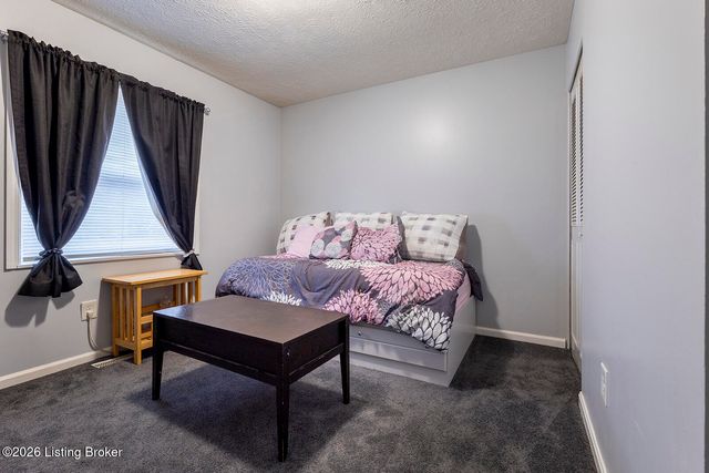 163 Blossom Rd, Louisville, KY 40229