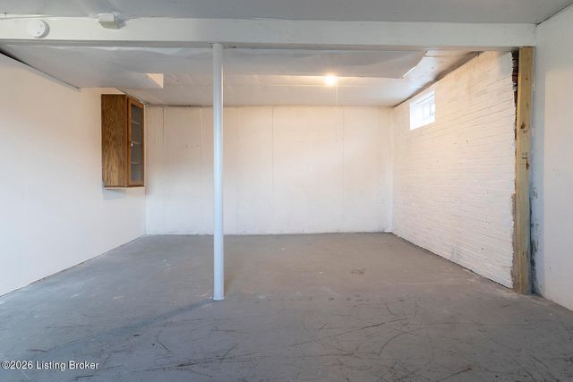 163 Blossom Rd, Louisville, KY 40229