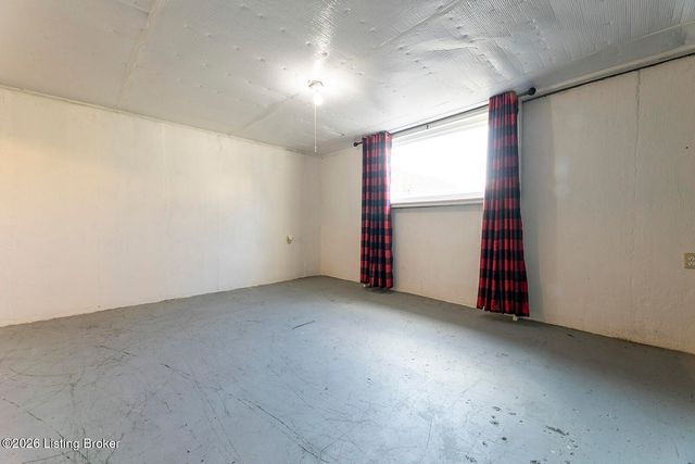 163 Blossom Rd, Louisville, KY 40229