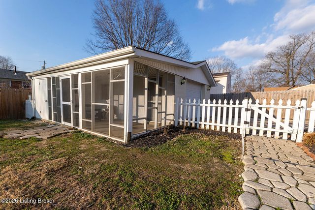 163 Blossom Rd, Louisville, KY 40229