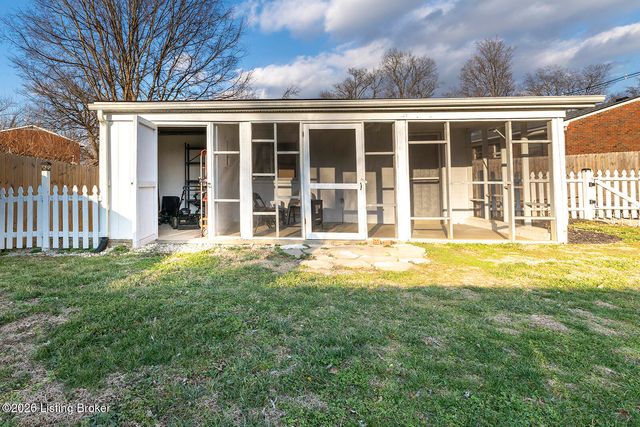 163 Blossom Rd, Louisville, KY 40229