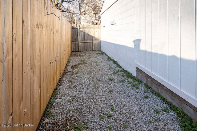 163 Blossom Rd, Louisville, KY 40229