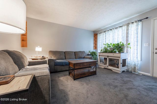 163 Blossom Rd, Louisville, KY 40229