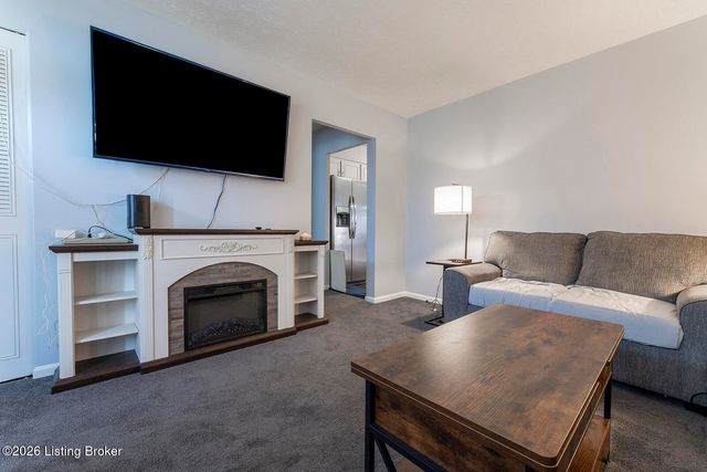 163 Blossom Rd, Louisville, KY 40229