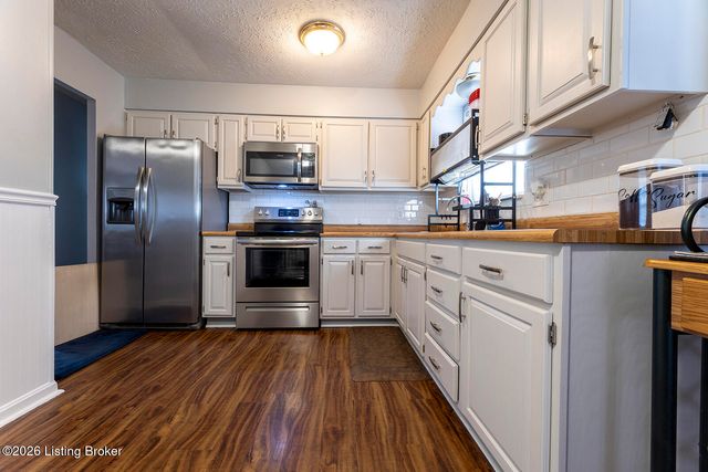 163 Blossom Rd, Louisville, KY 40229