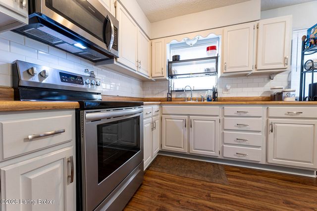 163 Blossom Rd, Louisville, KY 40229