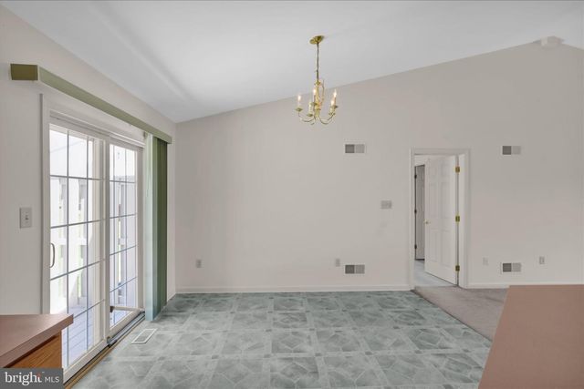 10 CREEKSIDE DR, Millersville, PA 17551