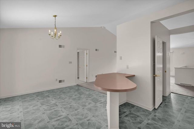 10 CREEKSIDE DR, Millersville, PA 17551