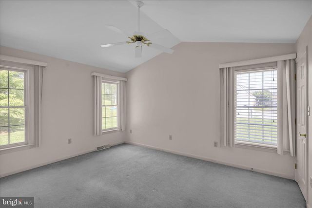 10 CREEKSIDE DR, Millersville, PA 17551