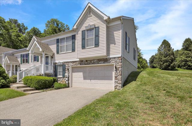 10 CREEKSIDE DR, Millersville, PA 17551