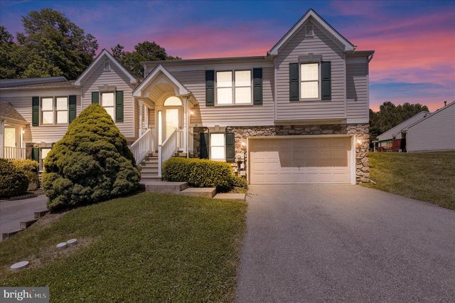 10 CREEKSIDE DR, Millersville, PA 17551