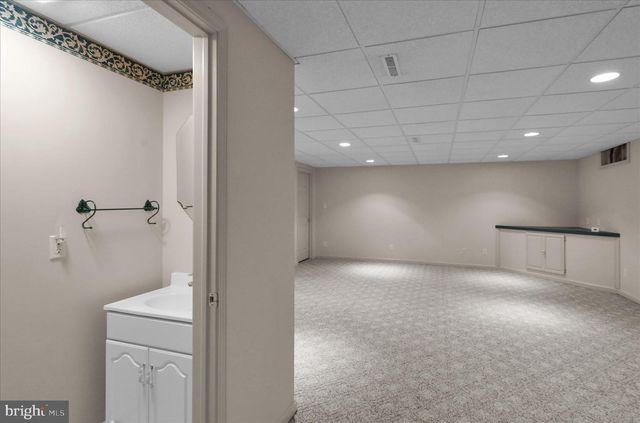 10 CREEKSIDE DR, Millersville, PA 17551