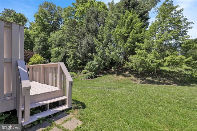 10 CREEKSIDE DR, Millersville, PA 17551