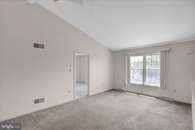 10 CREEKSIDE DR, Millersville, PA 17551