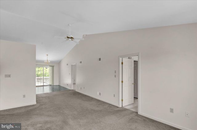 10 CREEKSIDE DR, Millersville, PA 17551