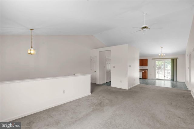 10 CREEKSIDE DR, Millersville, PA 17551