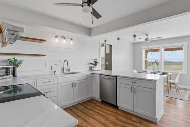 1045 N Oliver Rd, Belle Plaine, KS 67013