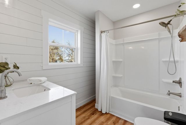 1045 N Oliver Rd, Belle Plaine, KS 67013