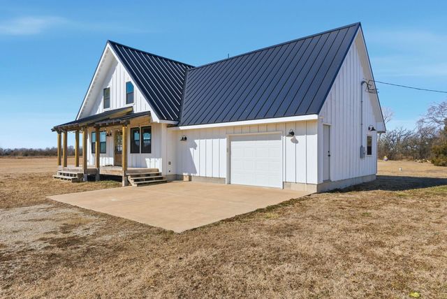 1045 N Oliver Rd, Belle Plaine, KS 67013