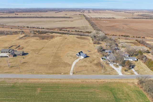 1045 N Oliver Rd, Belle Plaine, KS 67013