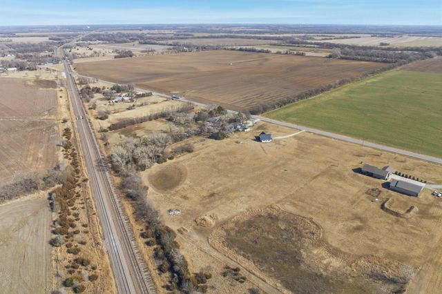 1045 N Oliver Rd, Belle Plaine, KS 67013