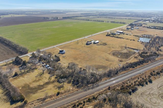 1045 N Oliver Rd, Belle Plaine, KS 67013