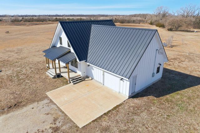 1045 N Oliver Rd, Belle Plaine, KS 67013