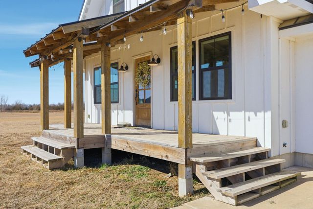 1045 N Oliver Rd, Belle Plaine, KS 67013