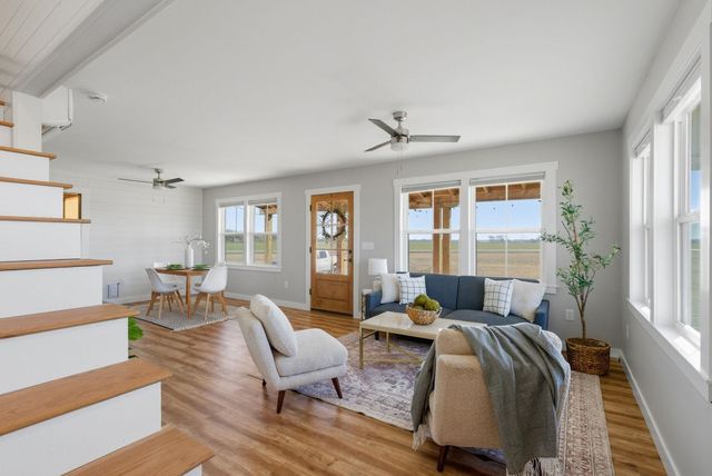 1045 N Oliver Rd, Belle Plaine, KS 67013