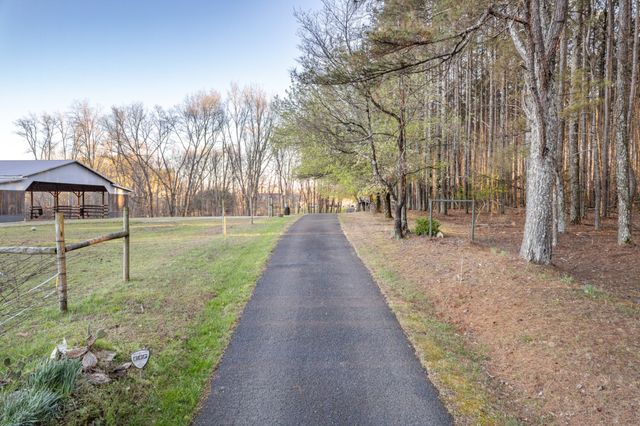 925 Bumpas Rd, Lawrenceburg, TN 38464