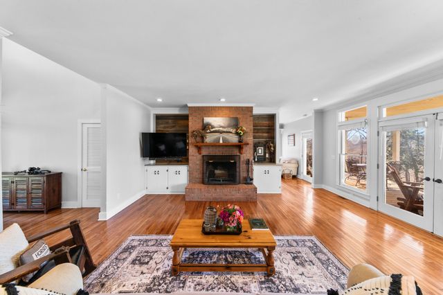 925 Bumpas Rd, Lawrenceburg, TN 38464