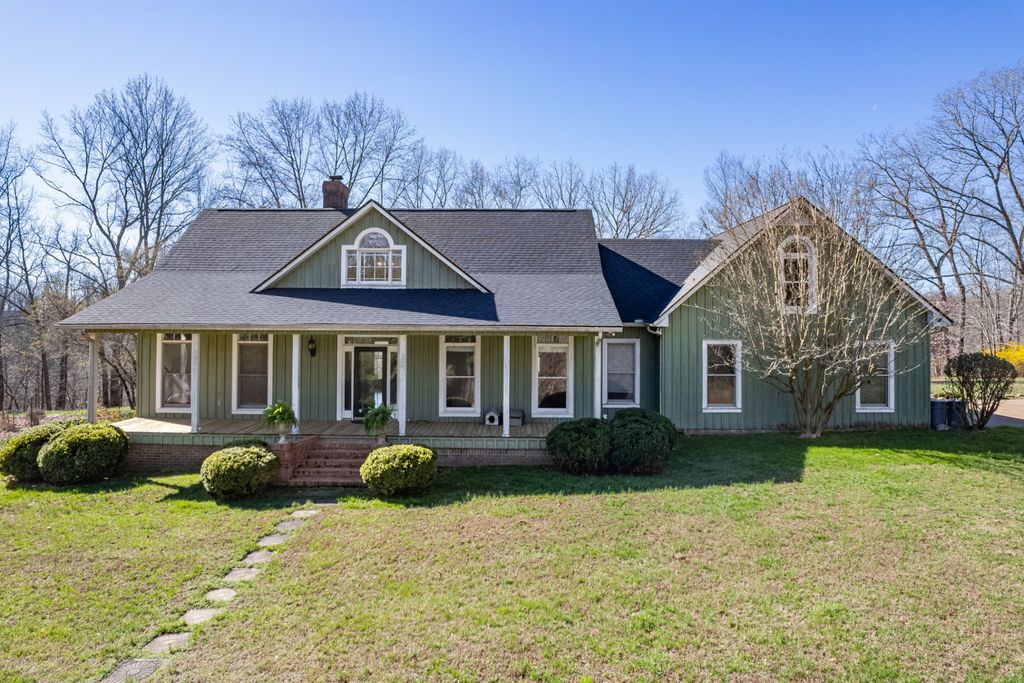 925 Bumpas Rd, Lawrenceburg, TN 38464