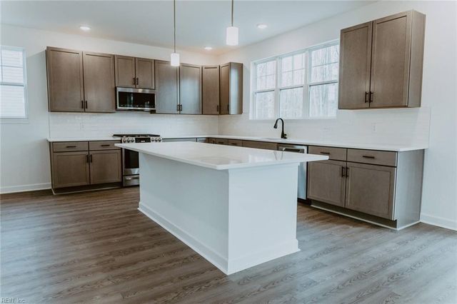 717 Crestfield DR, Chesapeake, VA 23320