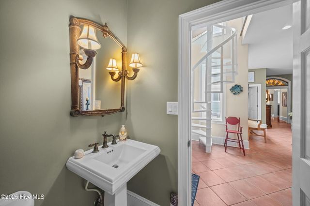 612 E Main Street, Washington, NC 27889