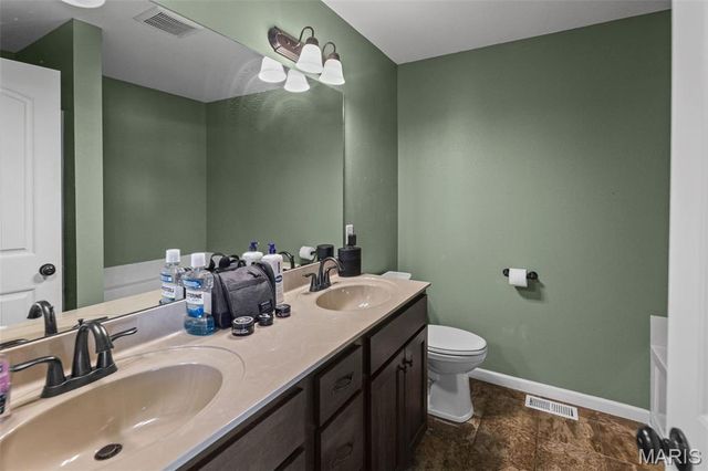 18 Del Ray Drive, Fairview Heights, IL 62208