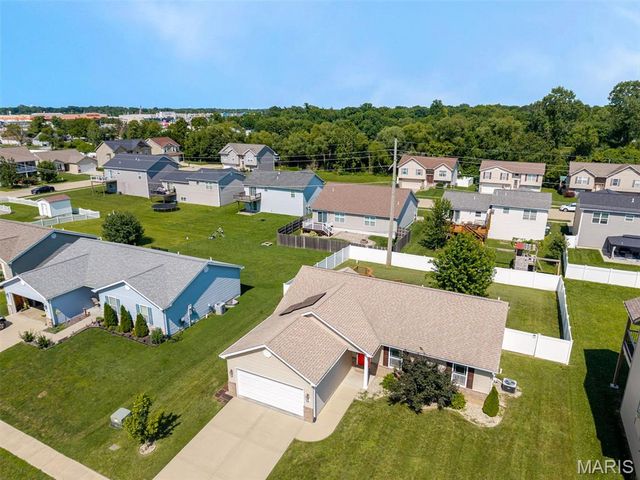 18 Del Ray Drive, Fairview Heights, IL 62208