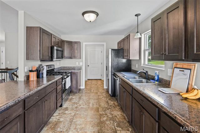 18 Del Ray Drive, Fairview Heights, IL 62208
