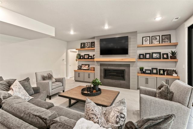 775 Century Circle, Waukee, IA 50263