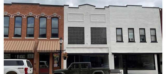 15 N Main Street, Three Rivers, MI 49093